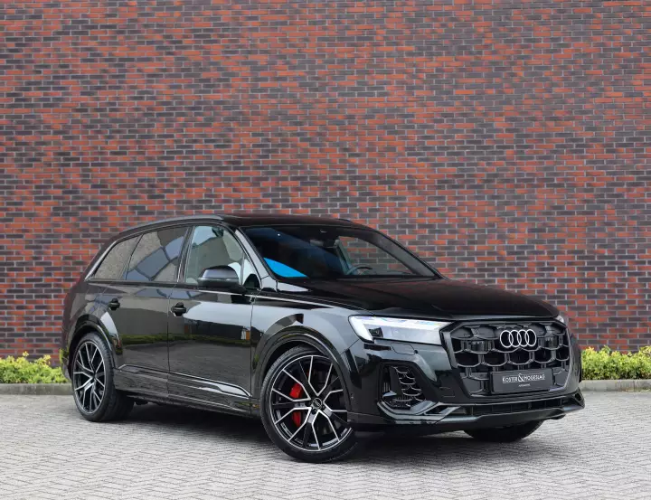 Audi Q7 (4M) painted in Mythos Black
