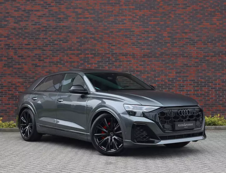 Audi Q8 painted in Daytona Grey