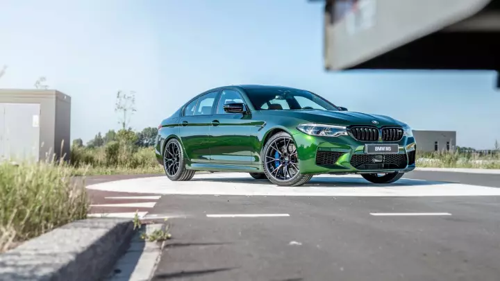 BMW M5 (F90) painted in Verde Ermes