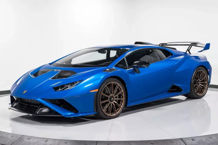 Lamborghini Huracán STO (LP640-2) painted in Blu Eleos and Blu Eleos