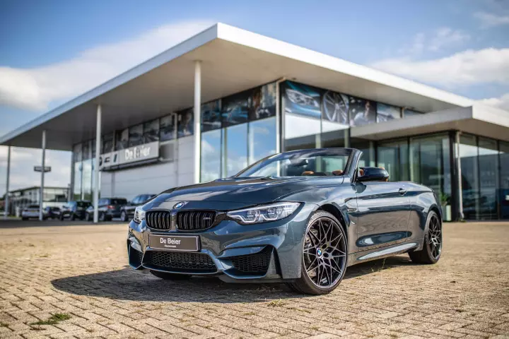 BMW M4 Convertible (F83) painted in Orinoco