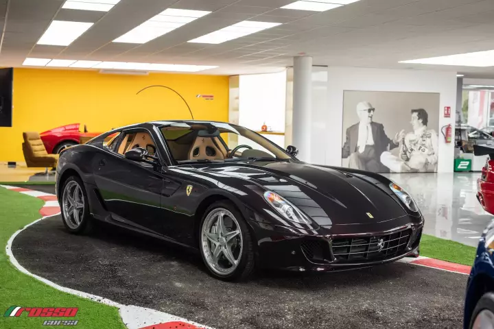 Ferrari 599 GTB Fiorano painted in Rosso Bruno