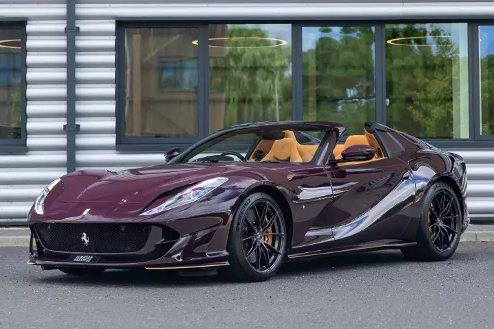 Ferrari 812 GTS painted in Vinaccia