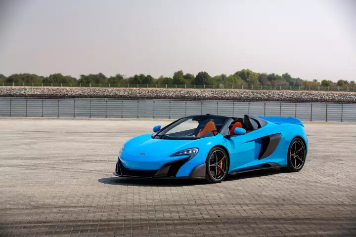 McLaren 675LT Spider painted in Mexico Blue