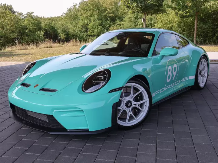 Porsche 911 GT3 Touring (992.2) painted in Mint Green