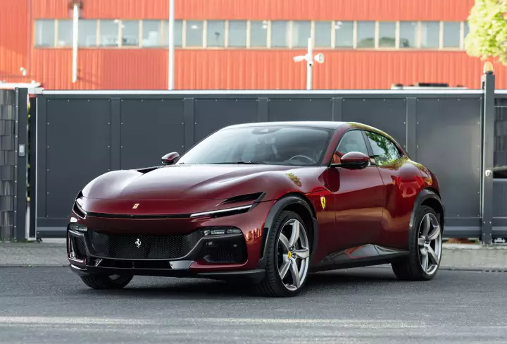 Ferrari Purosangue painted in Rubino Micalizzato
