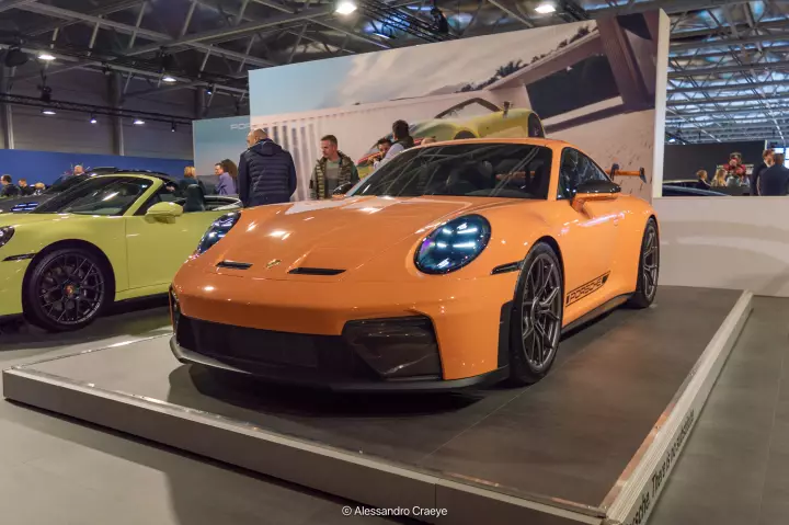 Porsche 911 GT3 (991.2) painted in Sean Peach