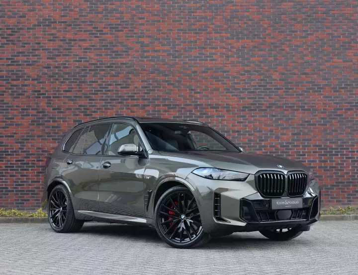 BMW X5 (G05 LCI) painted in Manhattan