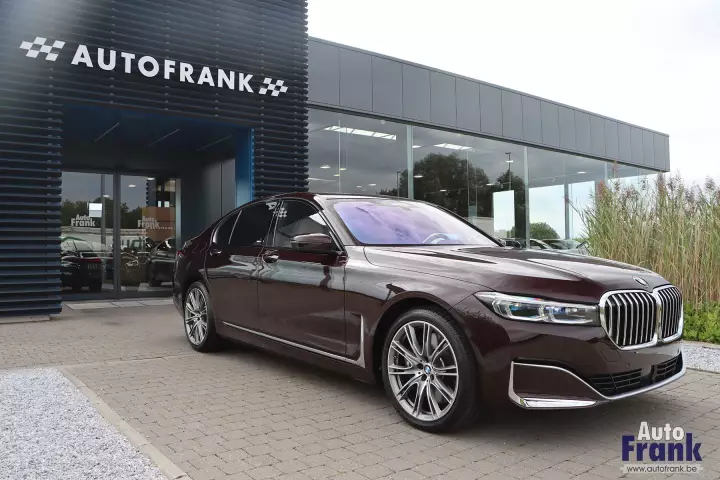 BMW 7 Series (G11) painted in Royal Burgundy Red