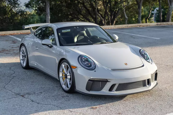 Porsche 911 GT3 (991.2) painted in Fashion Grey