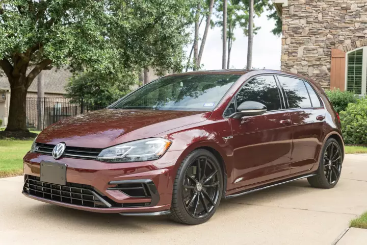 Volkswagen Golf R (Mk7.5) painted in Bordeaux Red