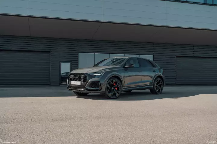 Audi RS Q8 painted in Nimbus Grey