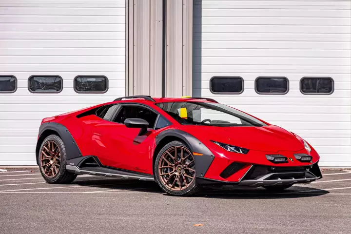 Lamborghini Huracán Sterrato painted in Rosso Anteros