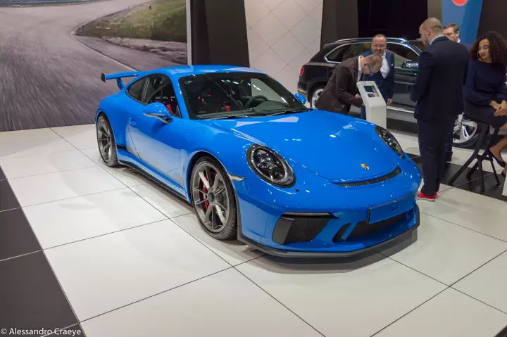 Porsche 911 GT3 (991.2) painted in Voodoo Blue
