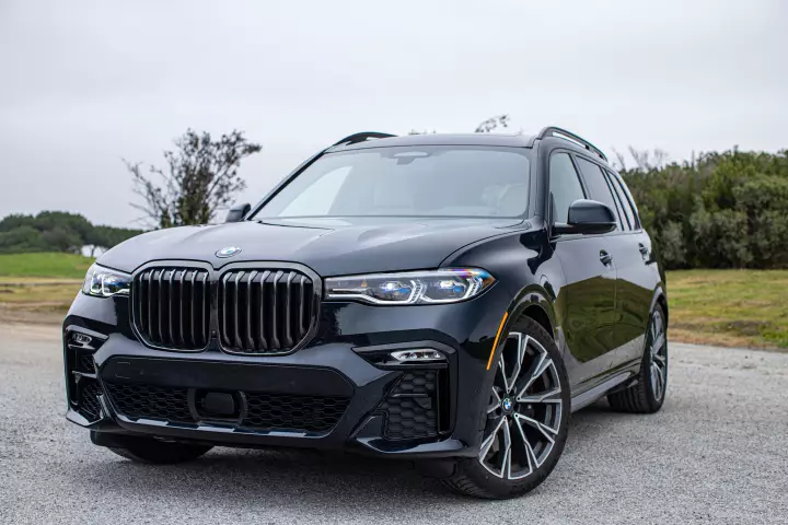 BMW X7 (G07) painted in Petrol Mica