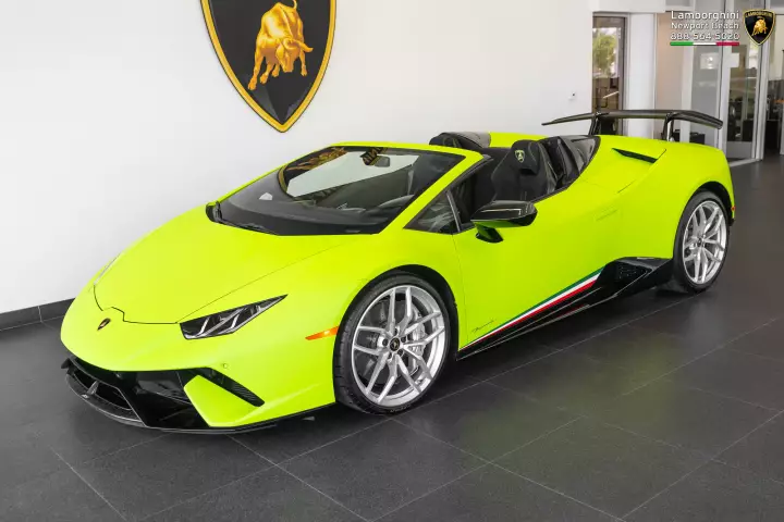Lamborghini Huracán Performante Spyder (LP640-4) painted in Verde Shock