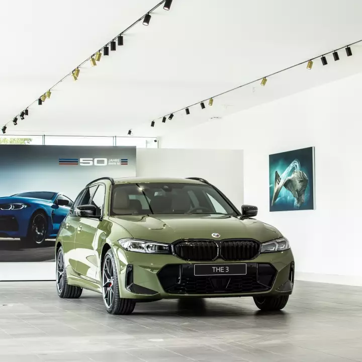 BMW 3 Series Touring (G21) painted in Urban Green