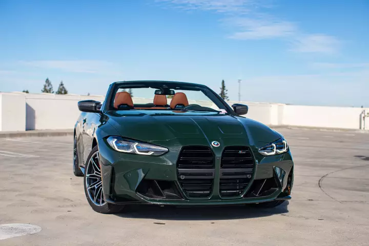 BMW M4 Convertible (G83) painted in Brewster Green