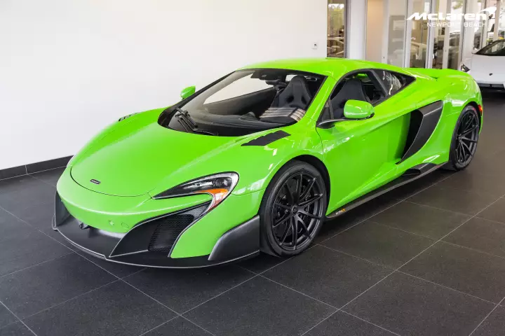 McLaren 675LT painted in Mantis Green