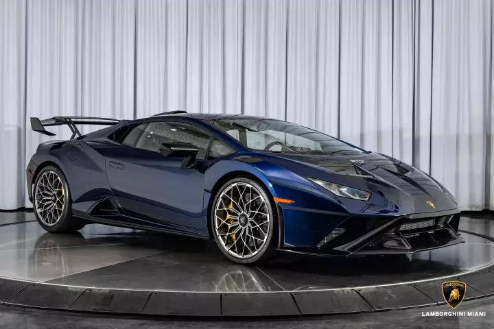 Lamborghini Huracán STO (LP640-2) painted in Blu Astraeus and Nero Noctis