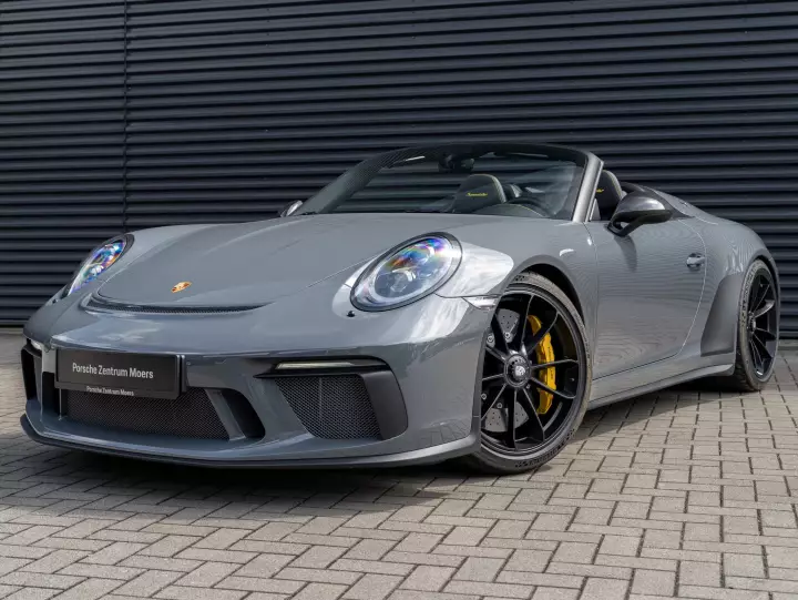Porsche 911 Speedster (991) painted in Grigio Telesto