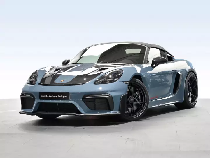 Porsche 718 Spyder RS (982) painted in Nashy Blue