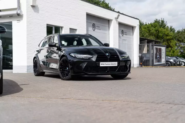 BMW M3 Touring (G81) painted in Sapphire Black