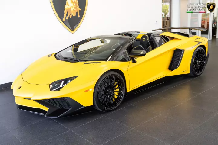 Lamborghini Aventador SuperVeloce Roadster (LP750-4) painted in Giallo Horus