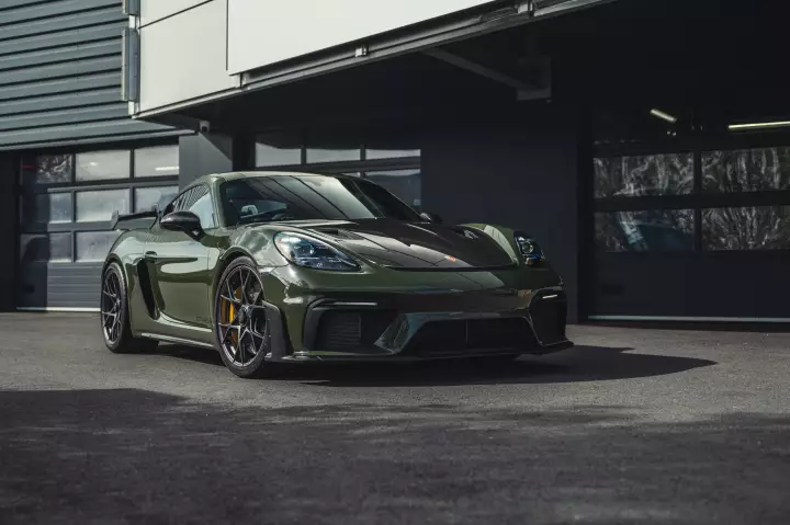 Porsche 718 Cayman GT4 RS (982) painted in Nato Olive