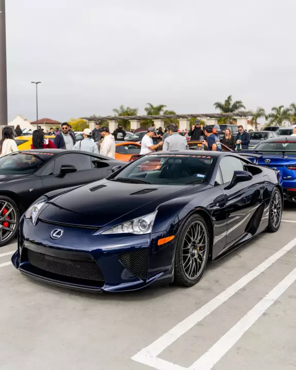 Lexus LFA painted in Lapis Lazuli