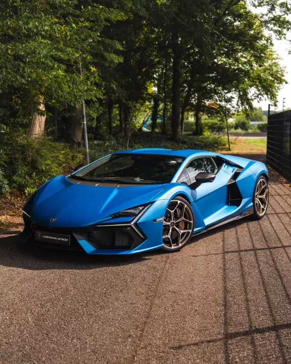 Lamborghini Revuelto painted in Blu Mehit