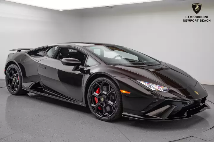 Lamborghini Huracán Tecnica (LP640-2) painted in Nero Granatus