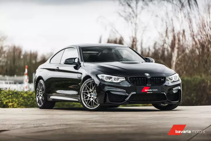 BMW M4 (F82) painted in Sapphire Black