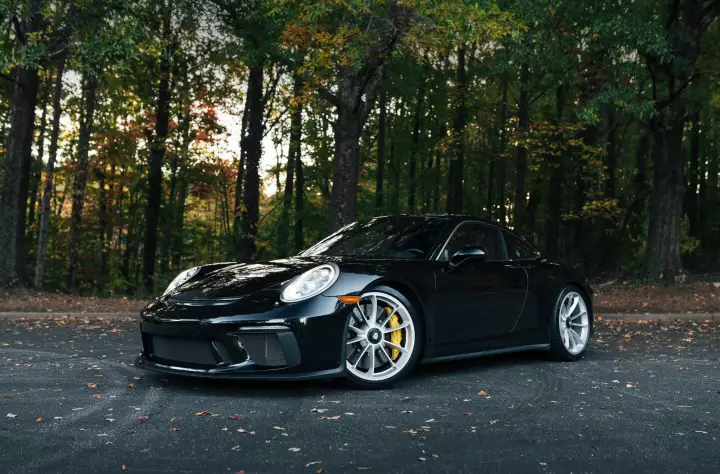 Porsche 911 GT3 Touring (991.2) painted in Jet Black Metallic