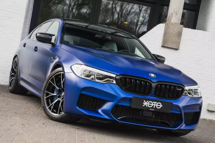 BMW M5 (F90) painted in Frozen Marina Bay Blue
