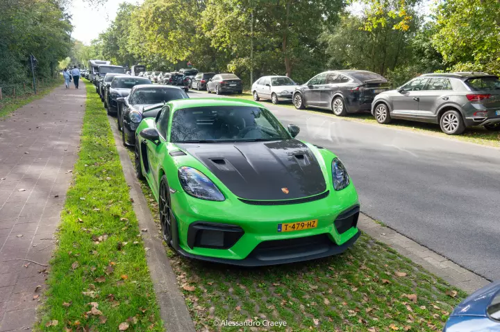 Porsche 718 Cayman GT4 RS (982) painted in Yellow Green