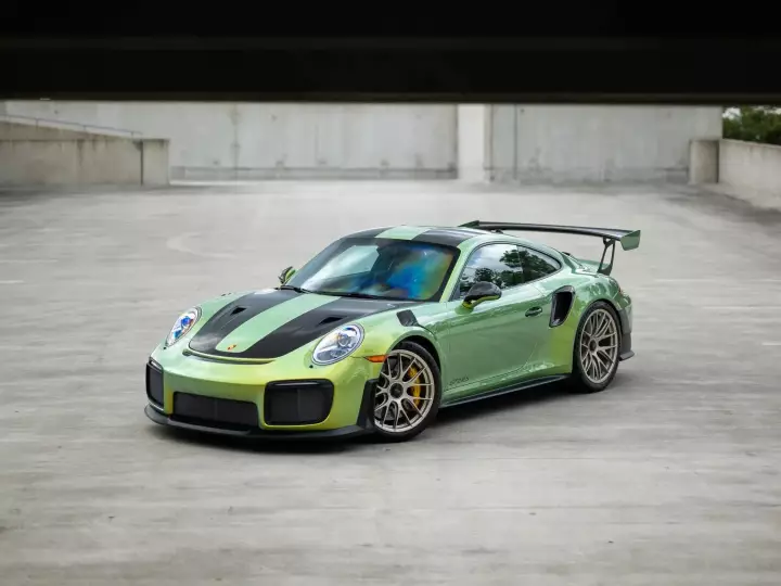 Porsche 911 GT2 RS (991) painted in Python Green Chromaflair