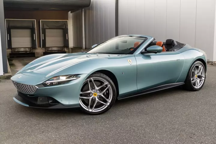 Ferrari Roma Spider painted in Celeste Trevi