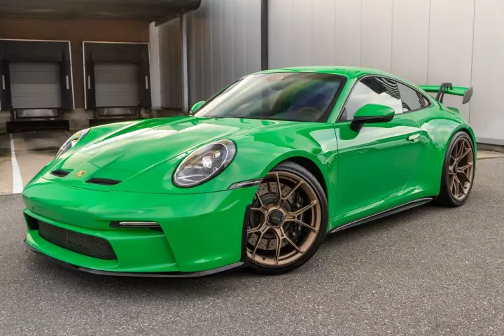 Porsche 911 GT3 (992.1) painted in Viper Green
