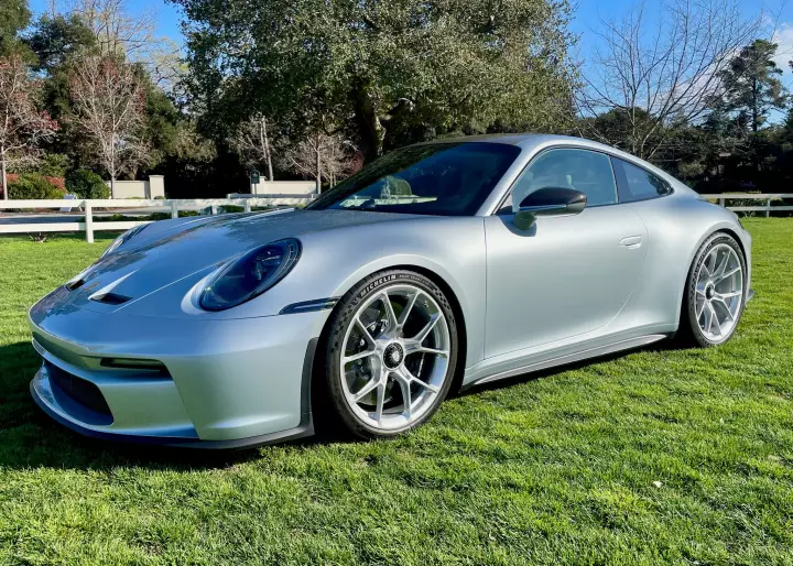 Porsche 911 GT3 Touring (992.1) painted in Dolomite Silver Metallic