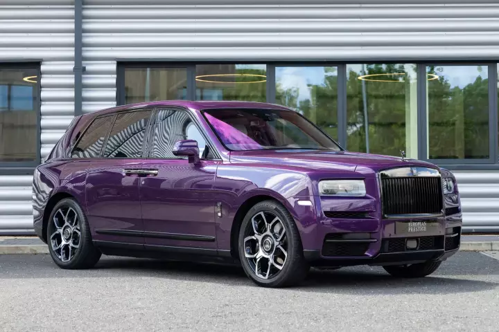 Rolls-Royce Cullinan painted in Twilight Purple