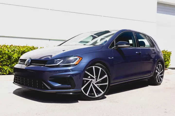 Volkswagen Golf R (Mk7.5) painted in Prussian Blue