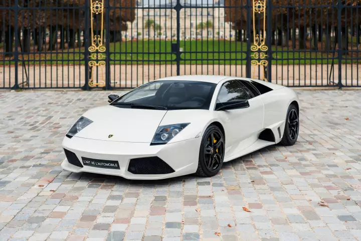 Lamborghini Murciélago (LP640-4) painted in Balloon White