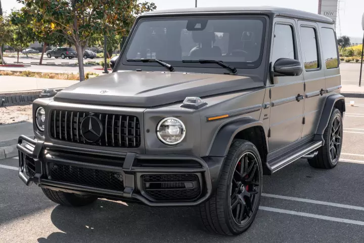 Mercedes-AMG G 63 (W463 Gen 2) painted in Dark Olive Green Magno and Night Black Magno