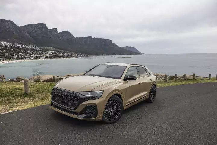 Audi Q8 painted in Sakhir Gold