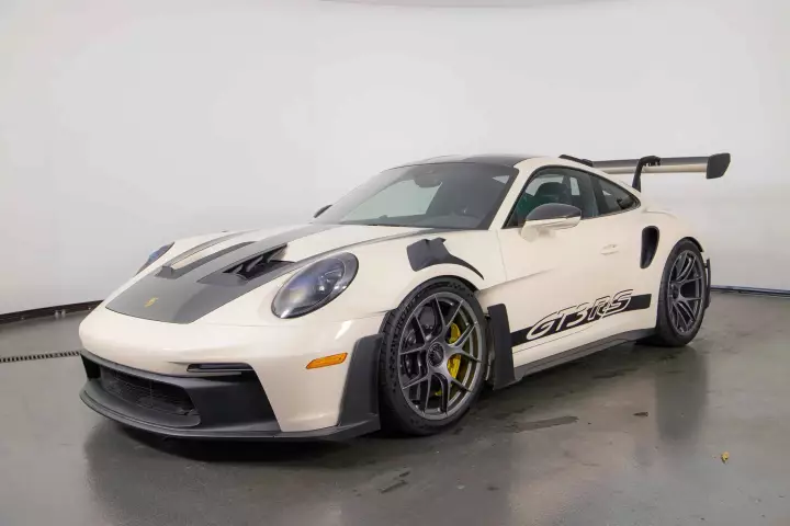 Porsche 911 GT3 RS (992.1) painted in Creme White