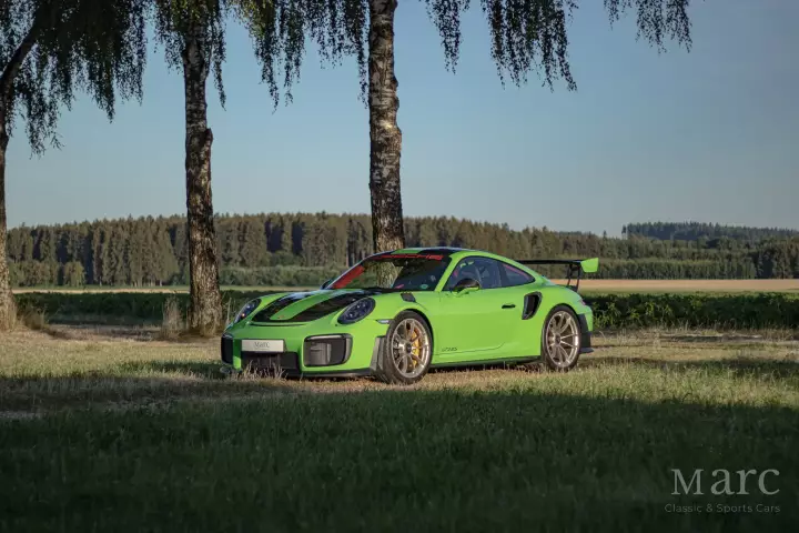 Porsche 911 GT2 RS (991) painted in Yellow Green