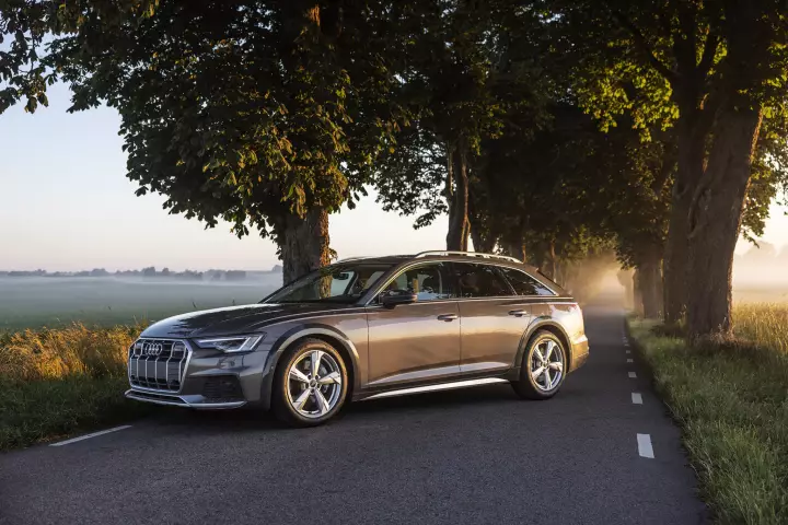 Audi A6 Allroad (C8) painted in Soho Brown
