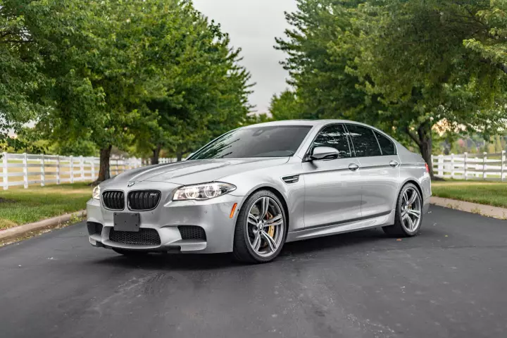 BMW M5 Pure Metal Silver Edition (F10) painted in Pure Metal Silver