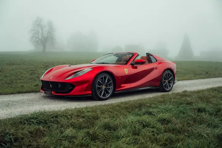 Ferrari 812 GTS painted in Rosso Magma